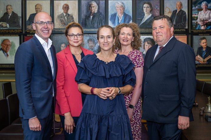 The picture shows from left to right: Dr. Graham Harrison, Prof. Kseniia Smyrnova, Prof. Beatrix Busse, Dr. Karen Buchanan and Prof. Volodymyr Bugrov.