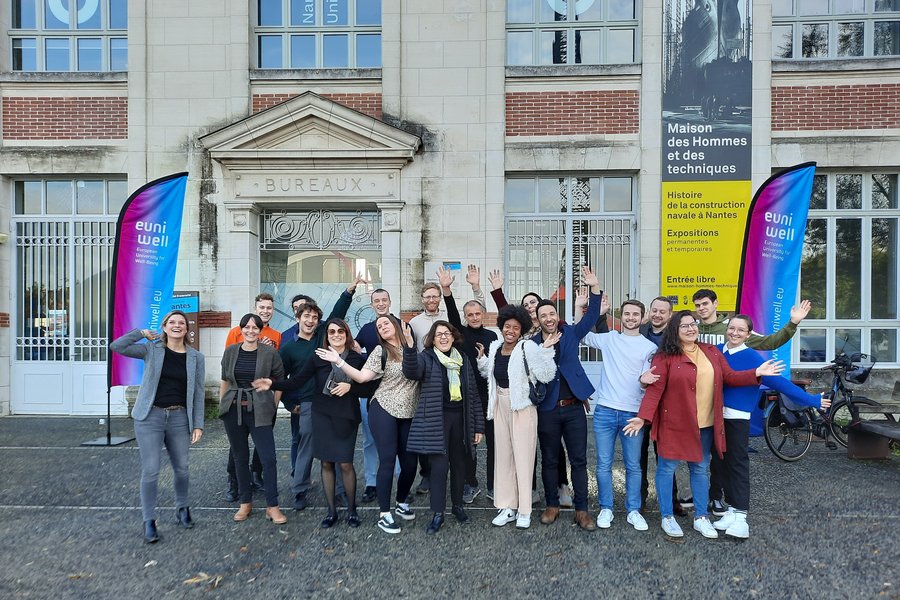 Participating students in front of Nantes Université during the EUniWell Start-Up exchange.
